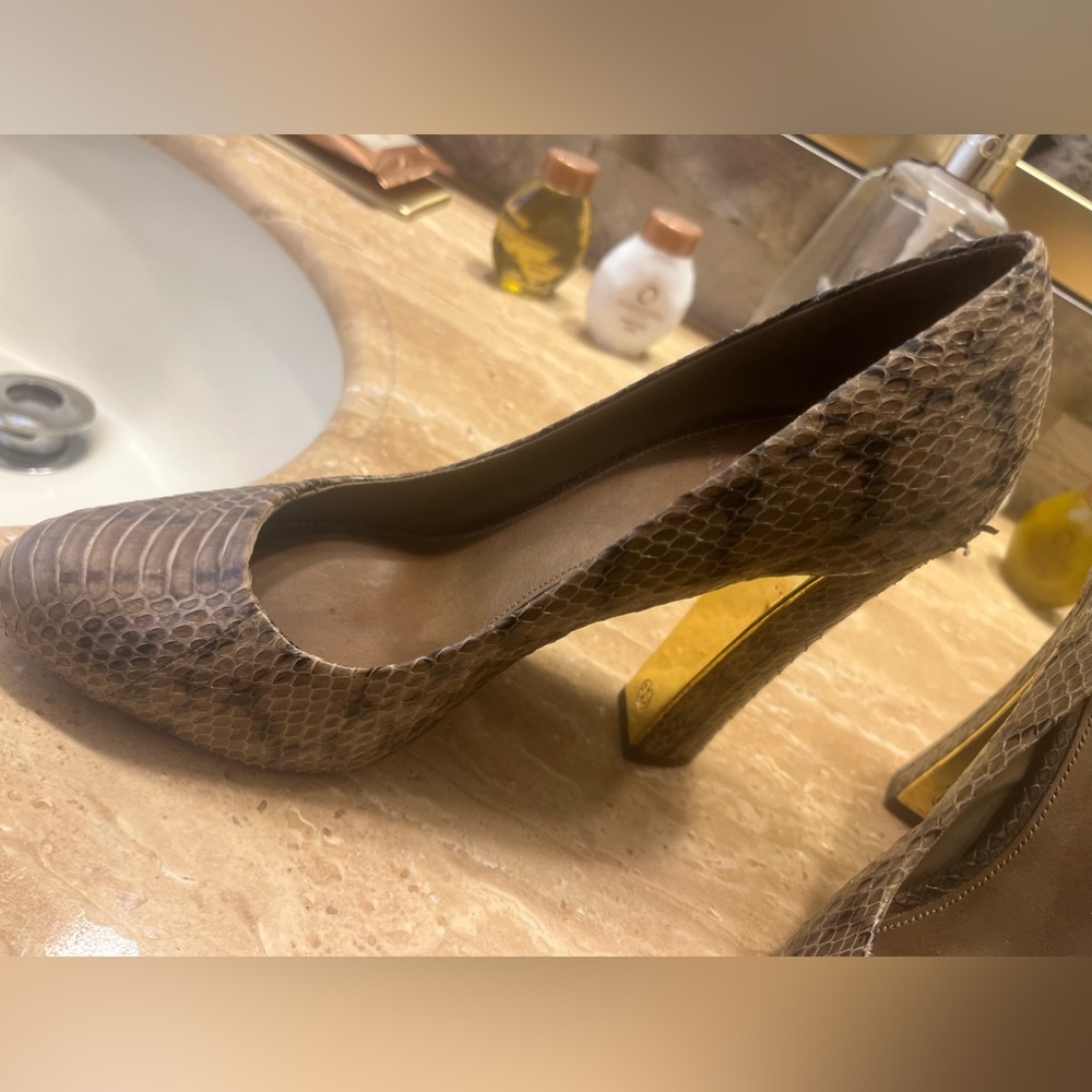 Beautiful Tory Burch  brown animal print pumps 6.5 M